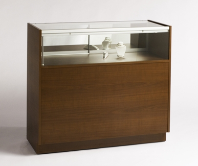 Lighted Jewelry Showcase with Quarter-Vision Glass